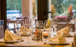 dejeuner-en-commun-au-restaurant-pA3SdM